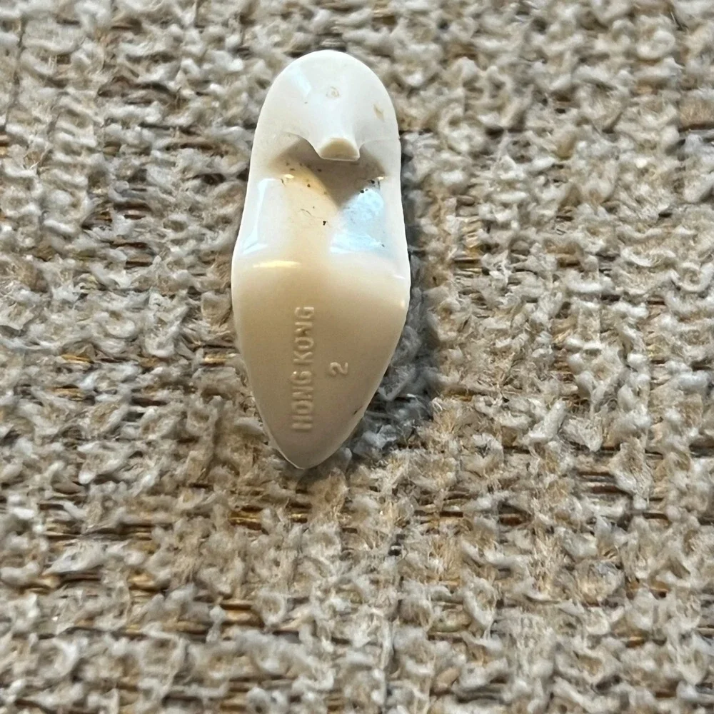 Vintage Barbie White Closed Toe Pump High Heel Replacement Doll Shoe Single
